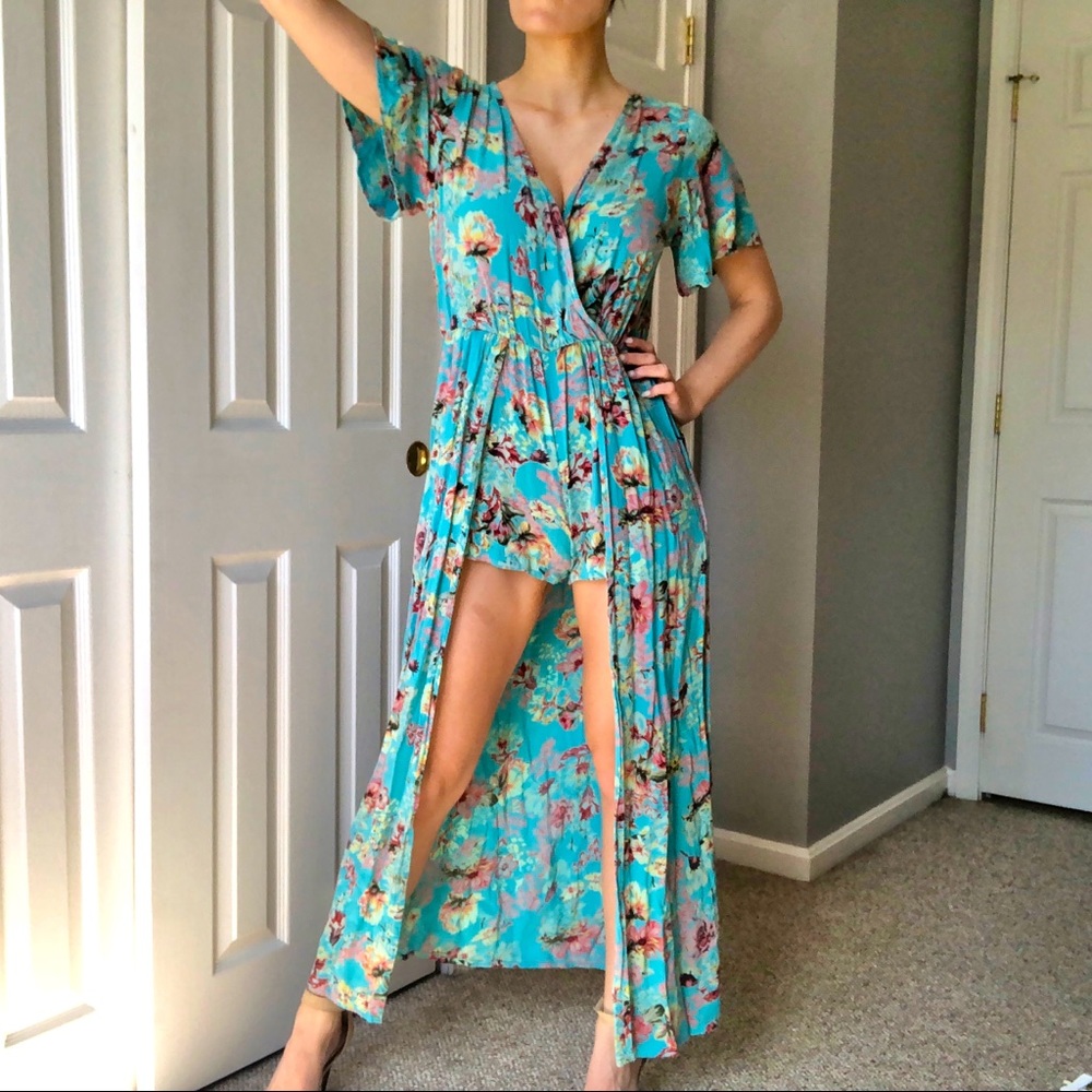 Light blue floral & flowy romper